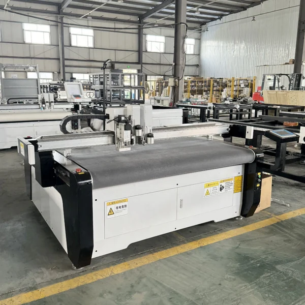Oscillating Knife Cutting Machine In Factory